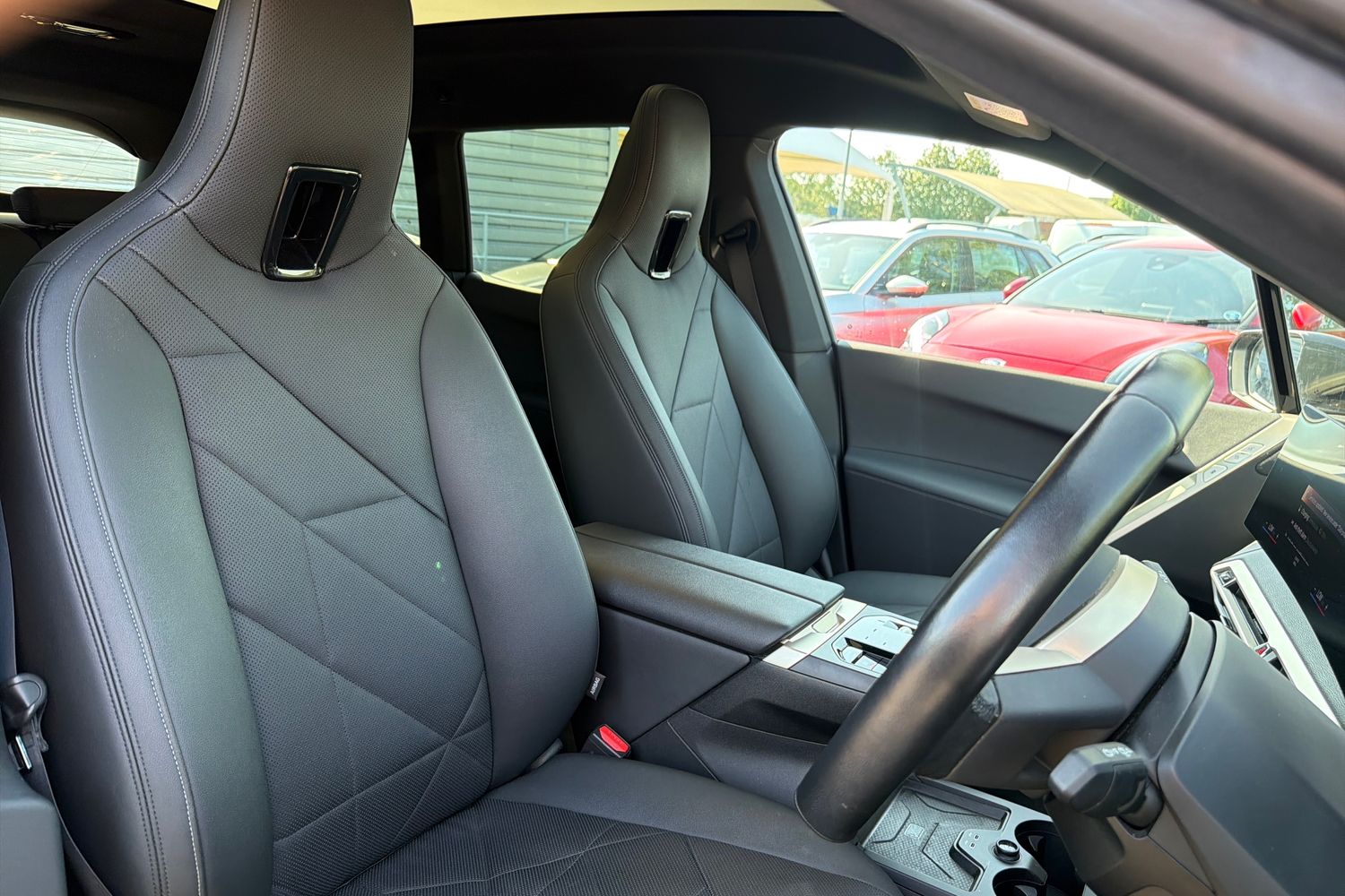 BMW iX Photo 16