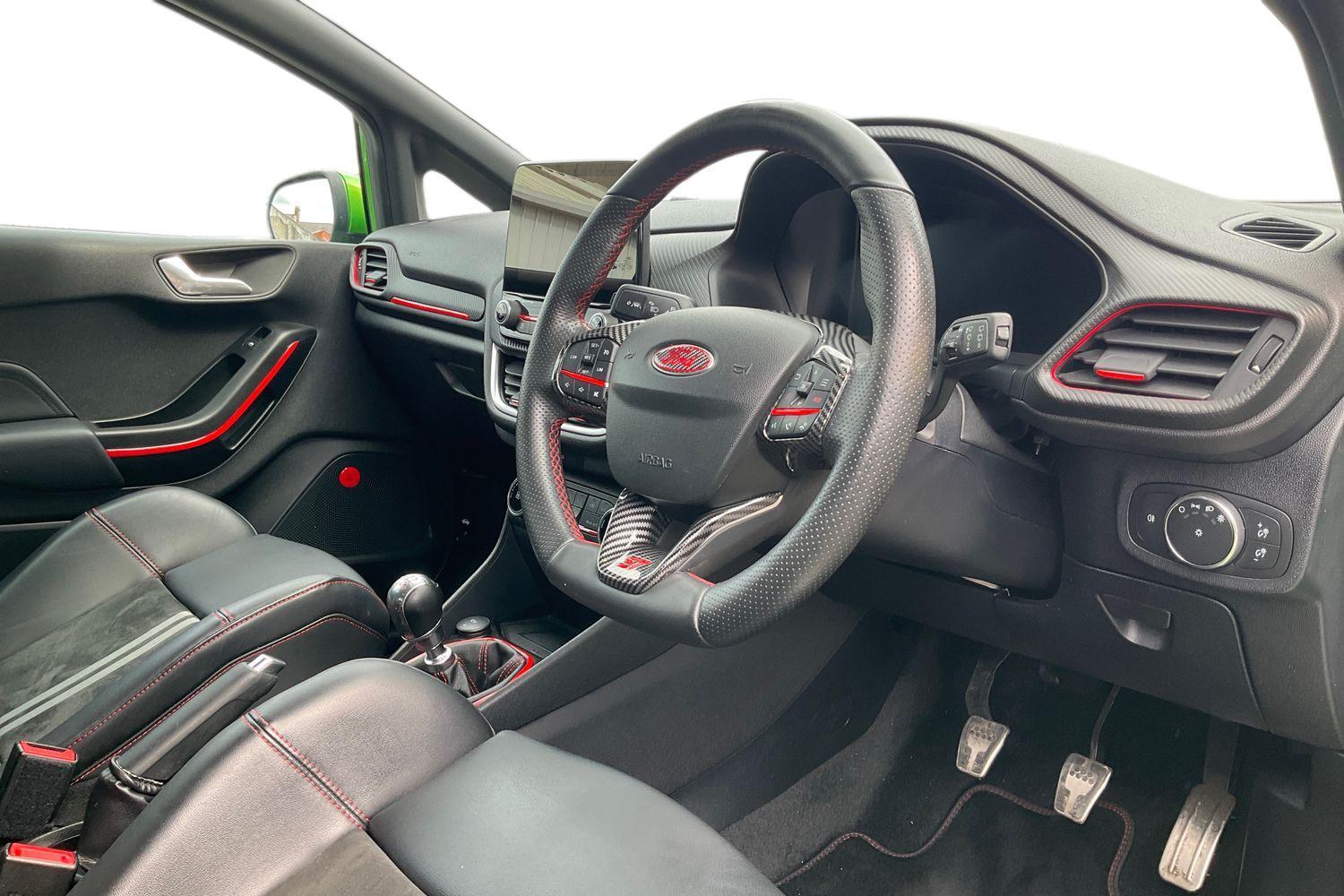 Ford Fiesta Photo 8