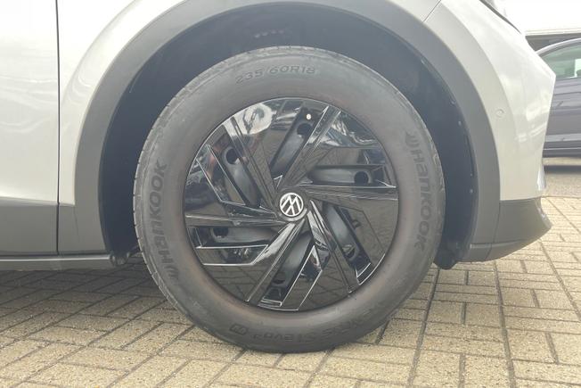 VOLKSWAGEN ID.4 Photo 5