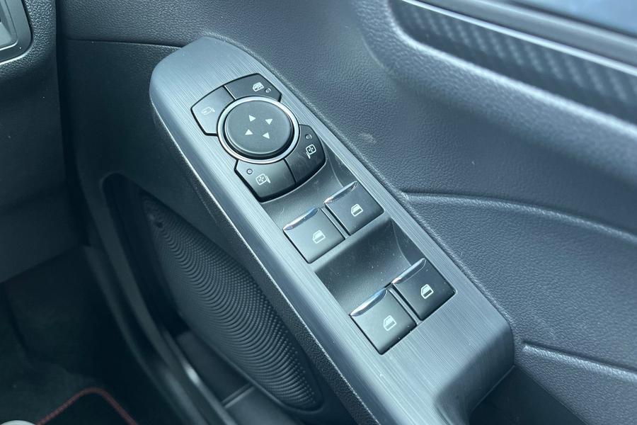 Ford KUGA Photo autoimg-7a3fe8a1d69708e1a75737a97578406298a36706.jpg