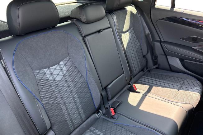 VOLKSWAGEN Tiguan Photo 9