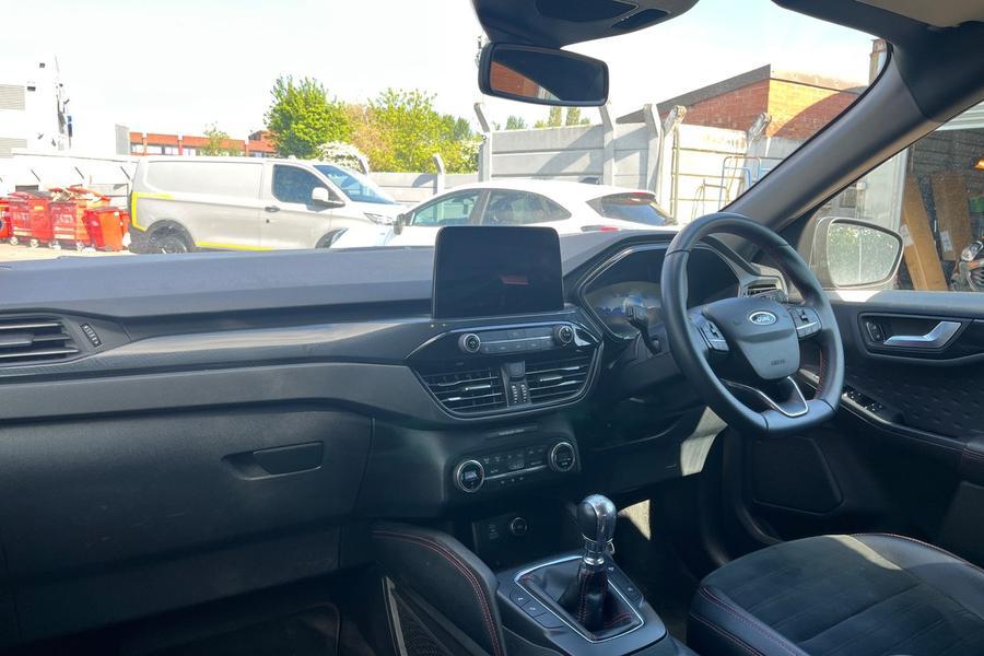 Ford KUGA Photo autoimg-7a45dfe6b9a8c2e538d3e8f058d7cc5b415f08d7.jpg