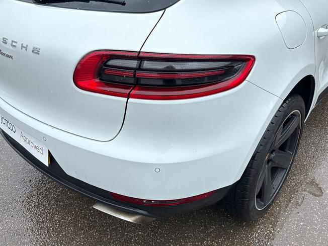 PORSCHE Macan Photo 18