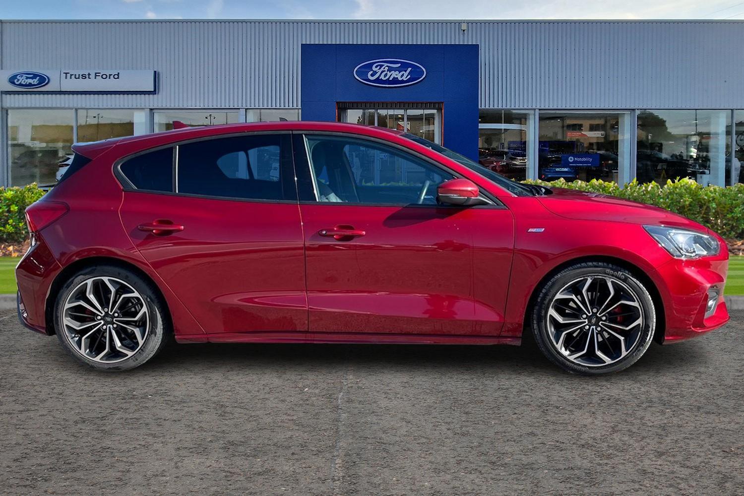 Ford FOCUS Photo 2