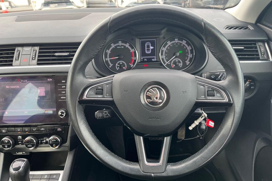 Skoda OCTAVIA Photo autoimg-7a52a6df7ff115bbf4fb885fef1025e76bc874d8.jpg
