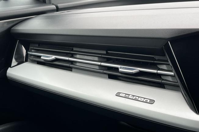 AUDI Q4 e-tron Photo 31