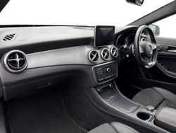 MERCEDES-BENZ Gla Photo 2