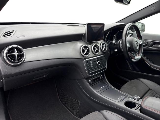 MERCEDES-BENZ Gla Photo 2