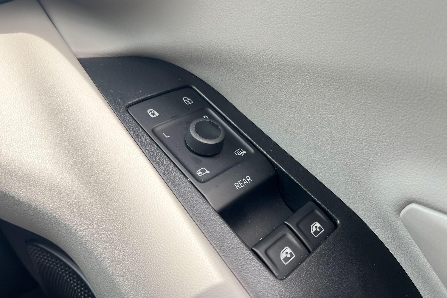 Ford EXPLORER Photo 15