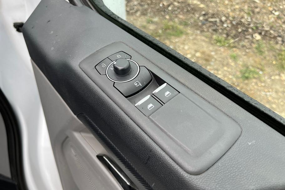 Used Ford TRANSIT CUSTOM FP24XFO 31