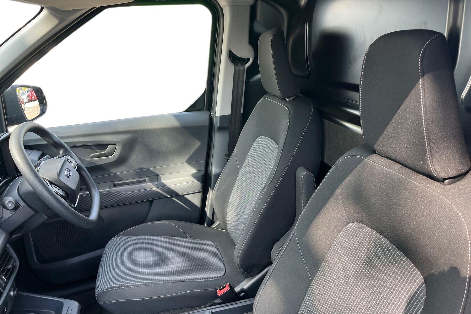 Ford E-Transit Courier Photo 9