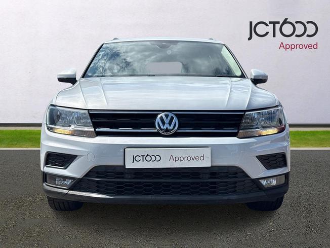VOLKSWAGEN Tiguan Photo 8