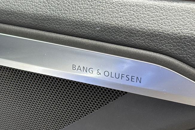 AUDI Q8 E-Tron Photo 28
