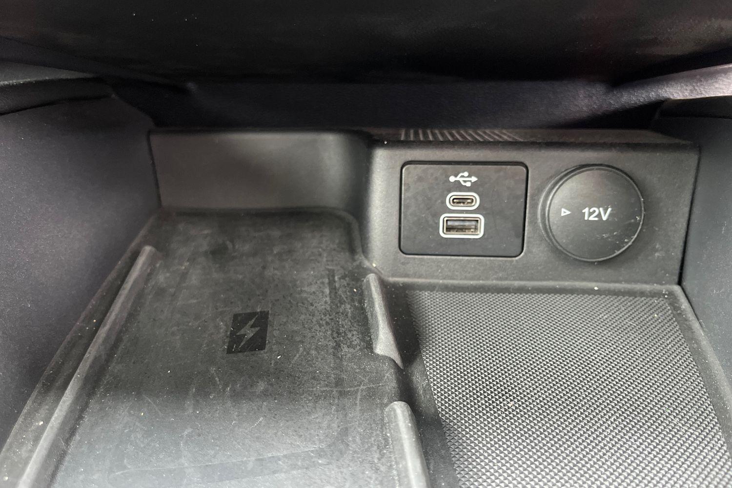Ford KUGA Photo 38