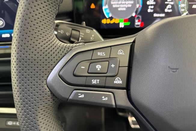 VOLKSWAGEN T-Roc Photo 16