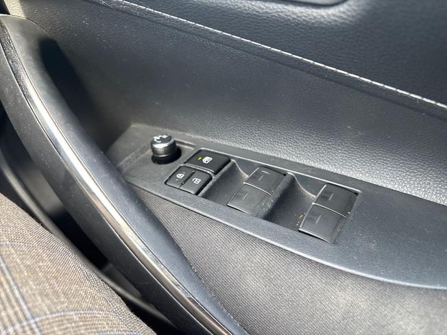 TOYOTA Corolla Photo 34