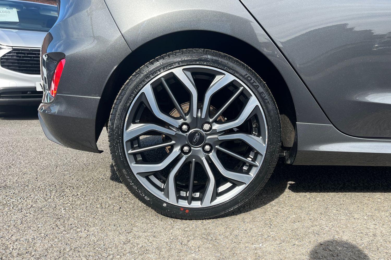 Ford FIESTA Photo 7
