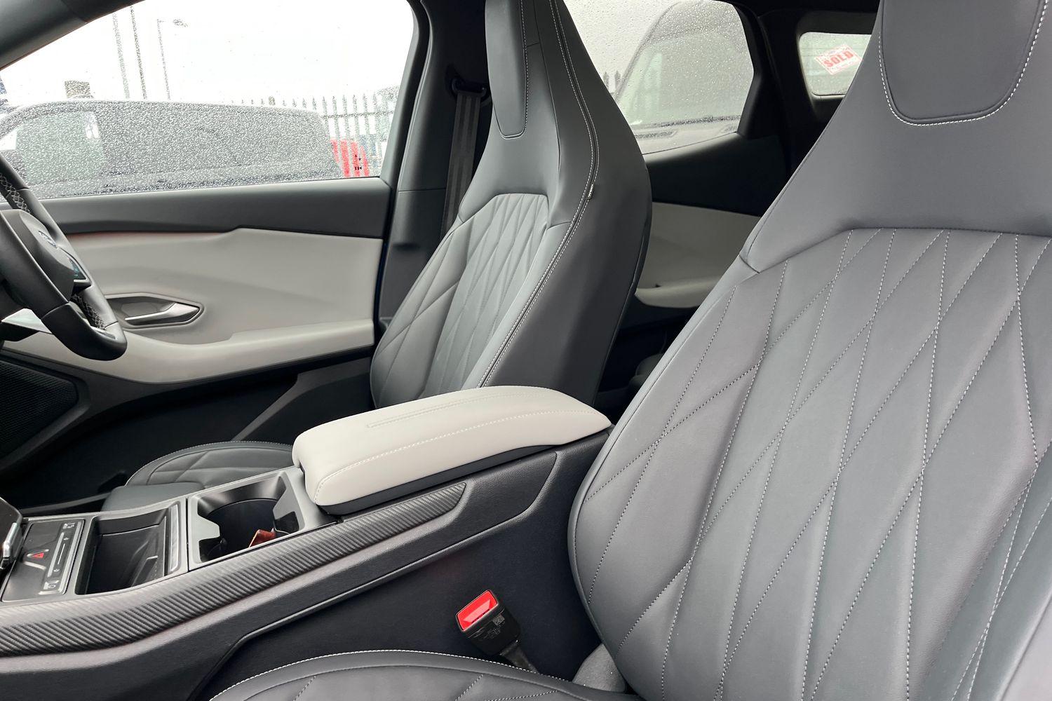 Ford Explorer Photo 18