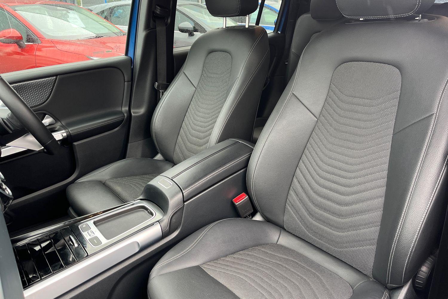 Mercedes-Benz GLB Photo 18