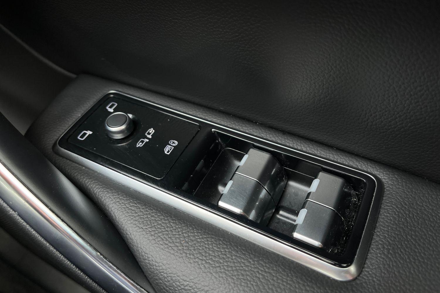 Jaguar F-PACE Photo 15