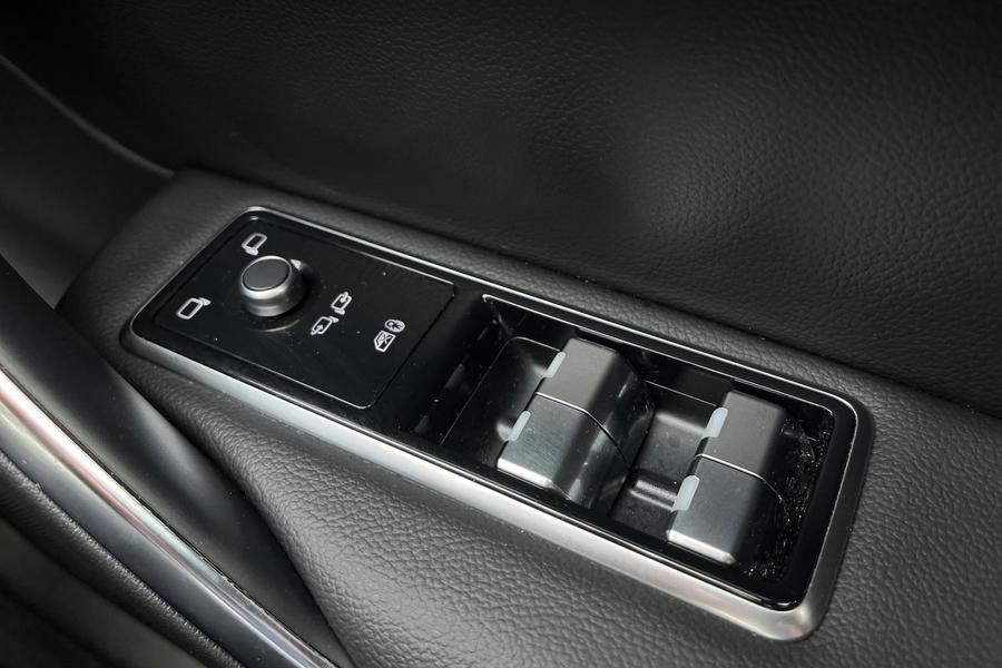 Jaguar F-PACE Photo autoimg-7aa3ec010d183117088019dc435f0fda3e2bf303.jpg