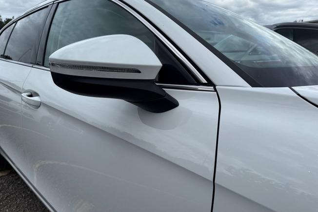 VOLKSWAGEN Passat Photo 20