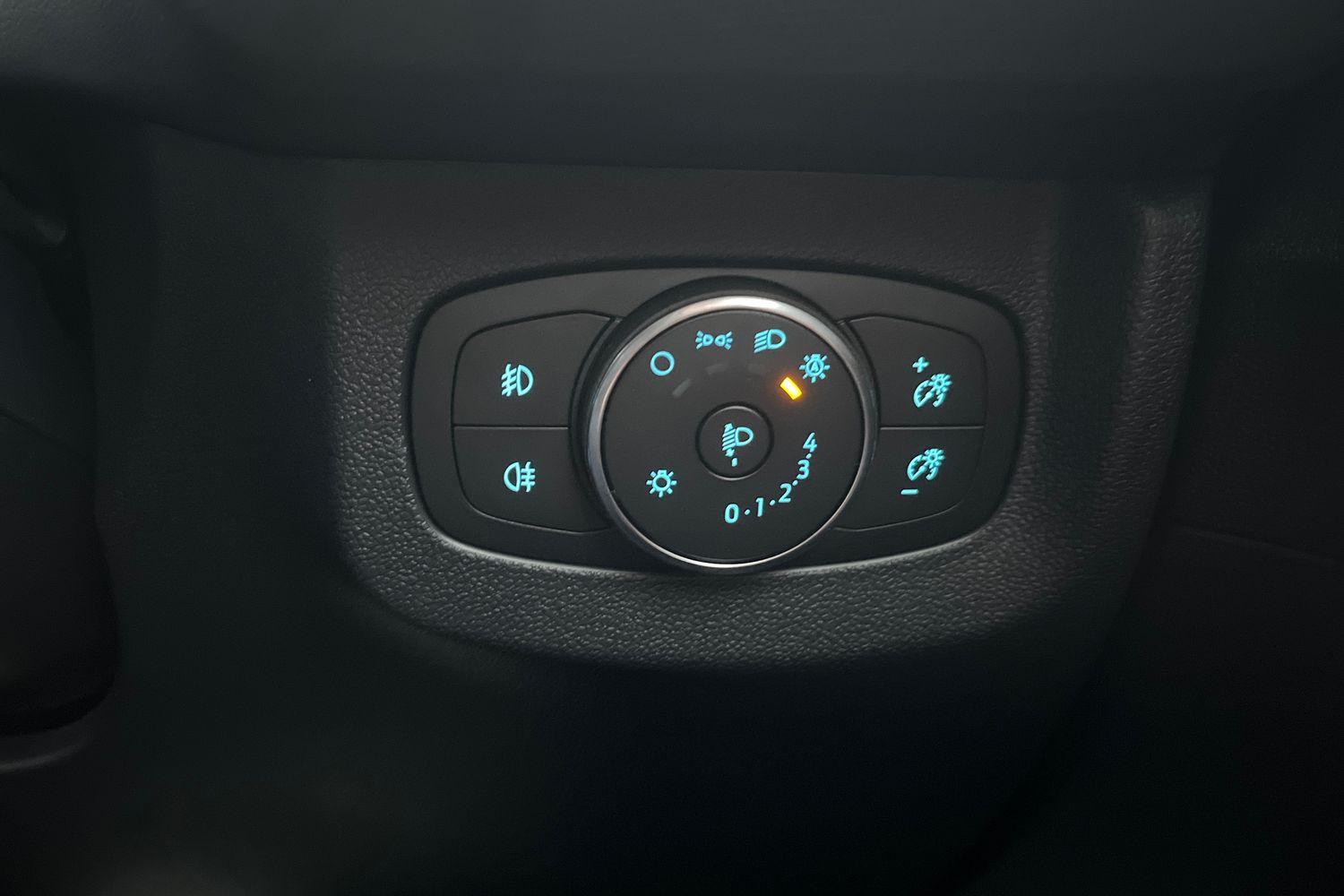 Ford E-Tourneo Courier Photo 38