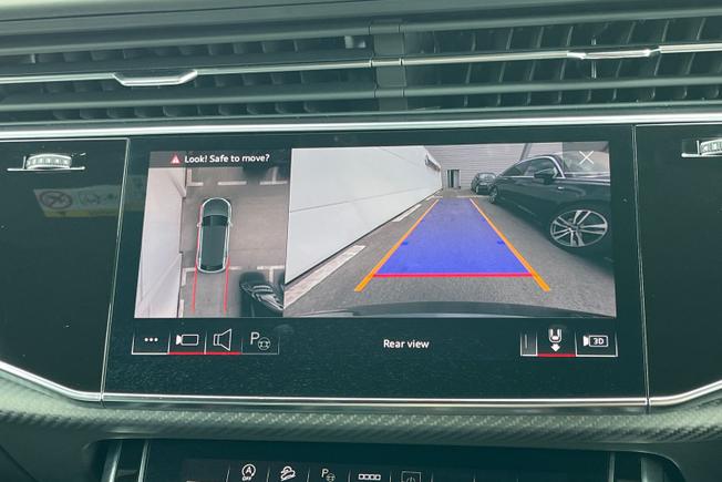 AUDI Rsq8 Photo 22