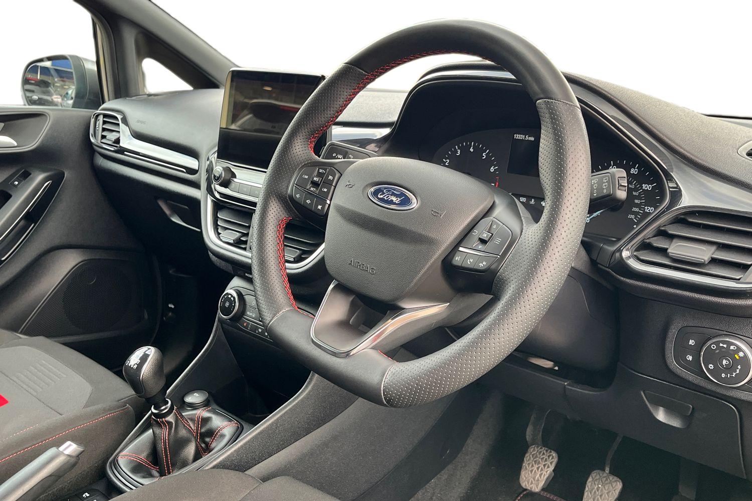 Ford FIESTA Photo 8