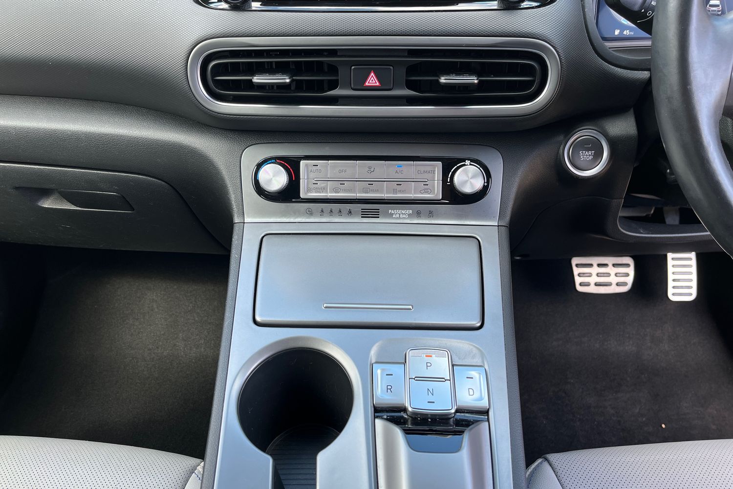 Hyundai KONA Photo 28