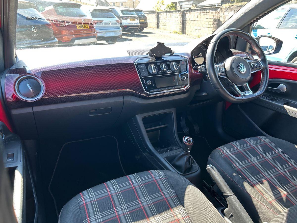 Volkswagen up! Photo autoimg-7ac7ca609ab61ac41cb843445c1223ee84f467fe.jpg