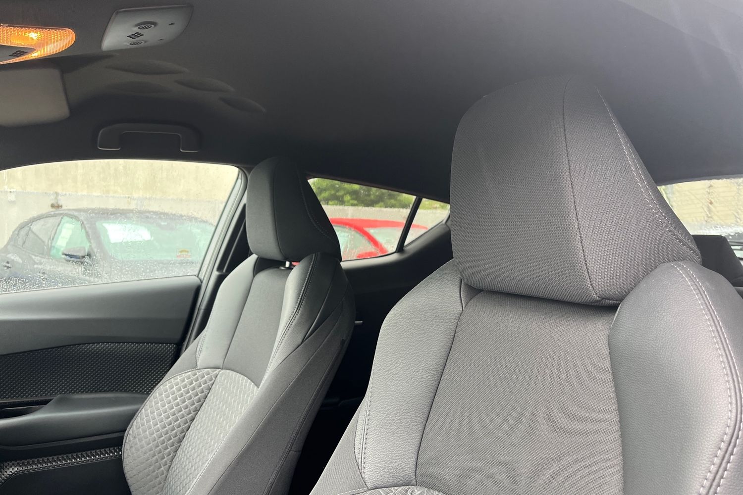 Toyota C-HR Photo 18
