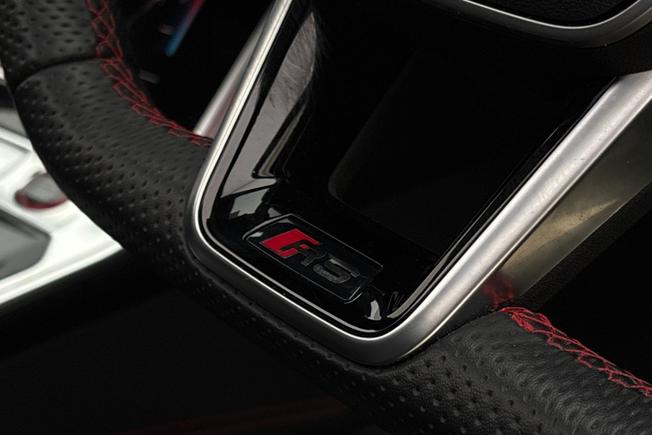 AUDI RS6 Photo 27