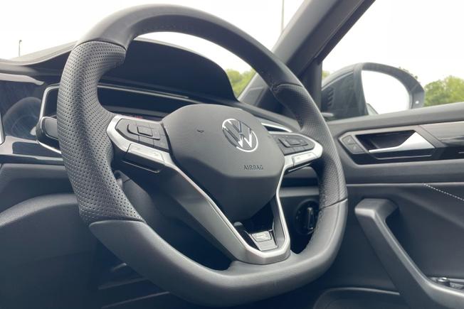 VOLKSWAGEN T-Roc Photo 26