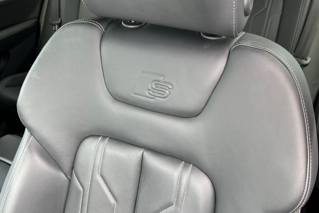AUDI Q8 E-Tron Photo 44