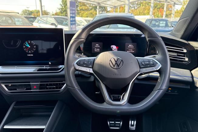 VOLKSWAGEN Tiguan Photo 11