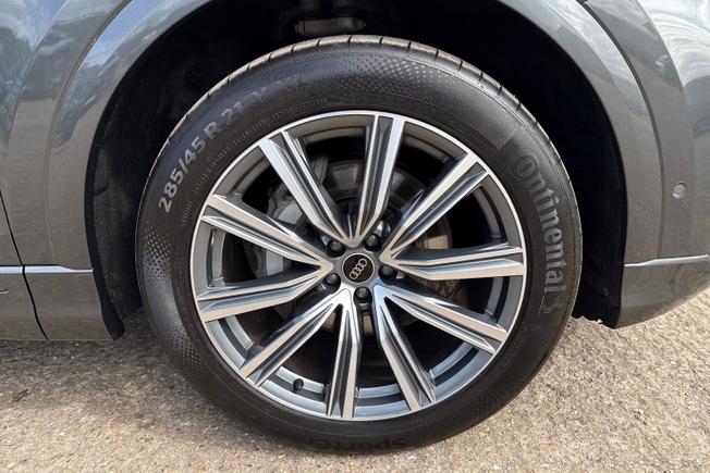 AUDI Q8 Photo 5