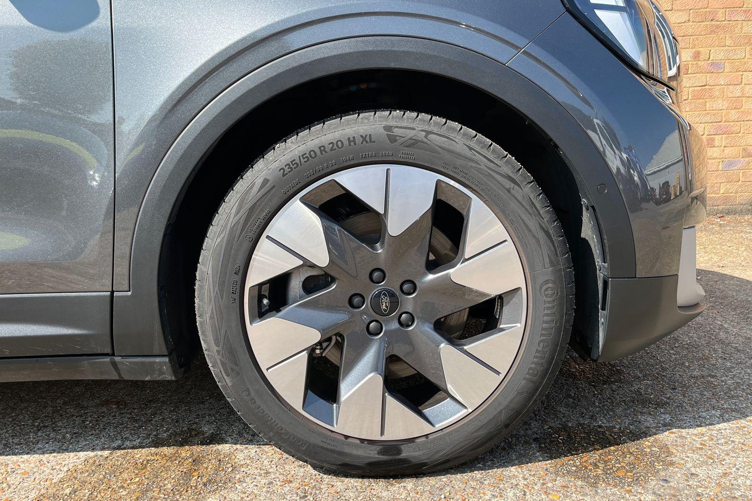 Ford Explorer Photo 7