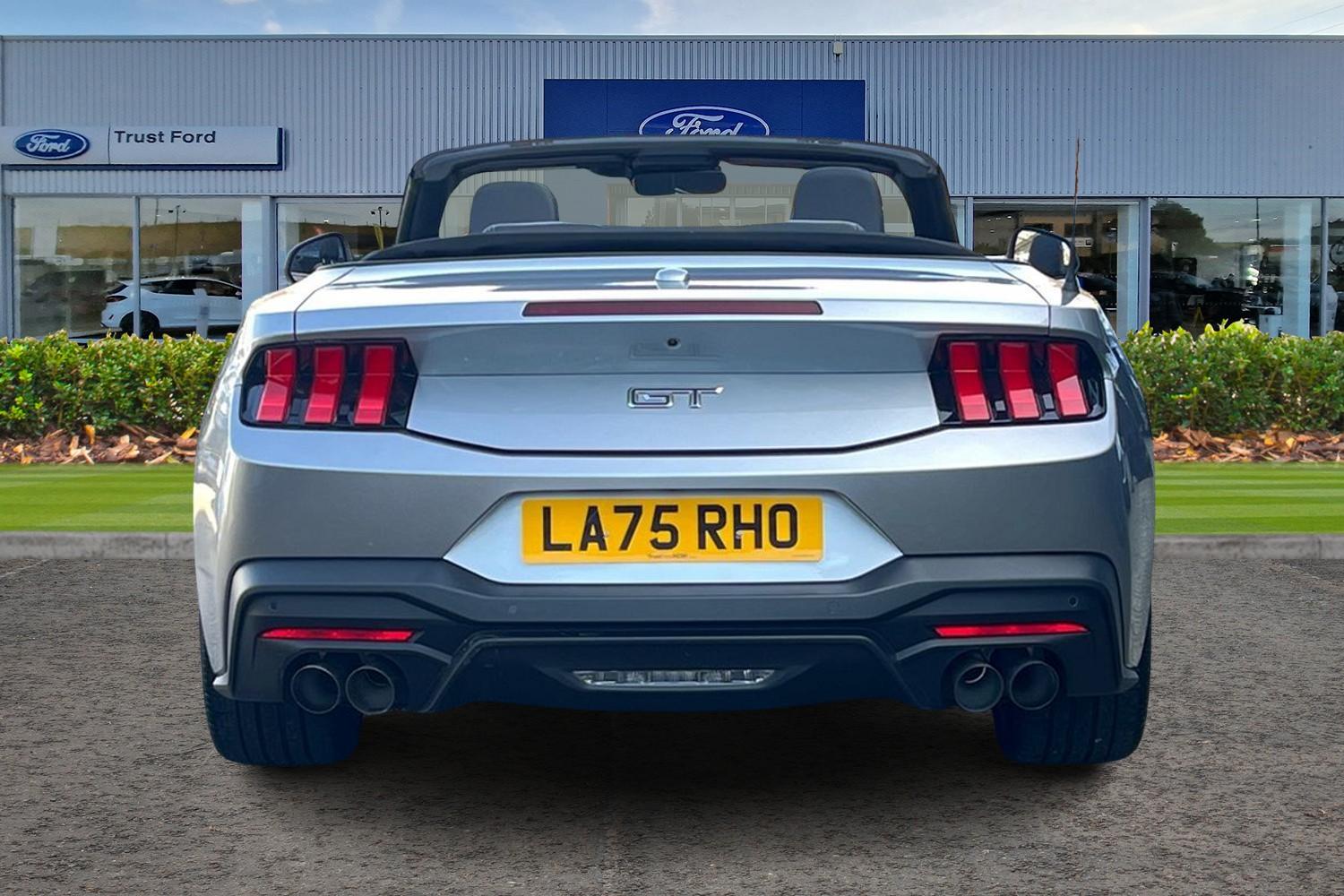 Ford MUSTANG Photo 6