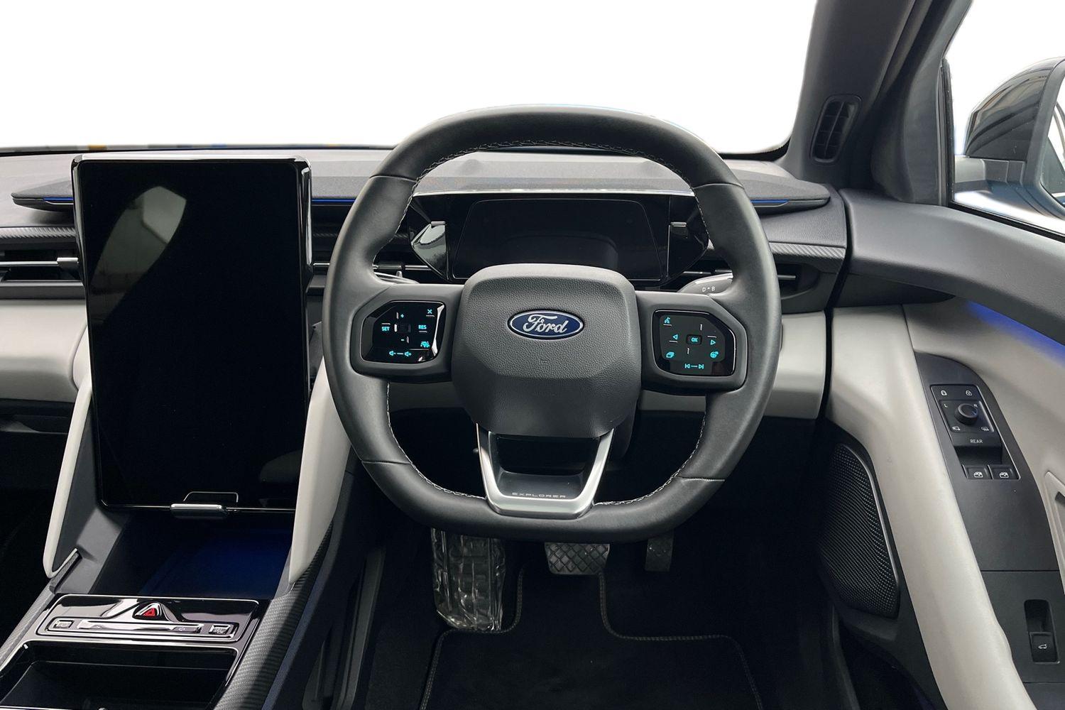 Ford Explorer Photo 10