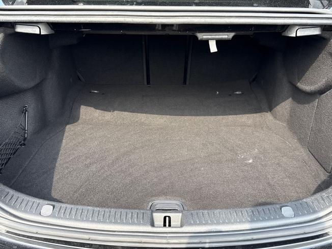 MERCEDES-BENZ E Class Photo 12