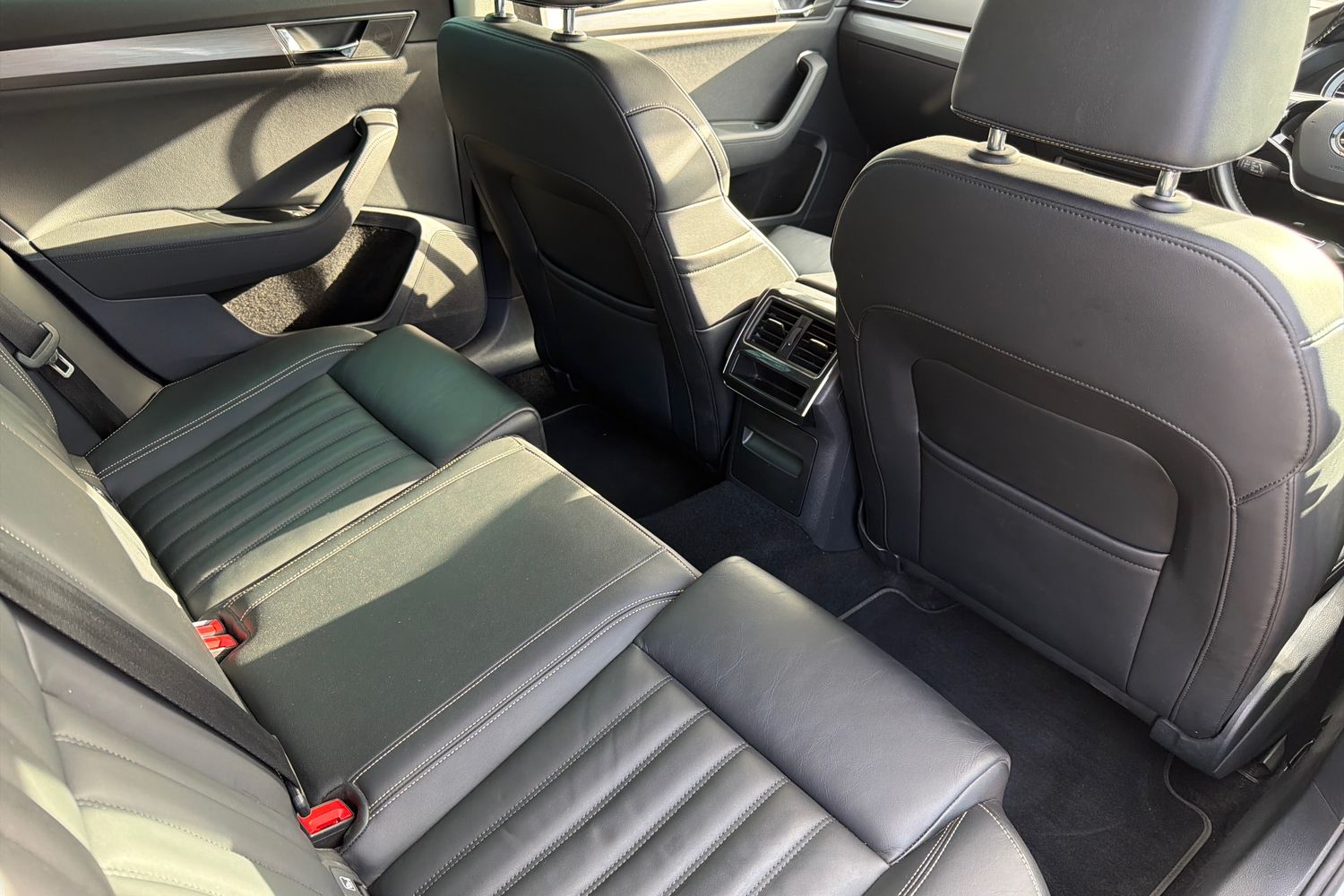 Skoda Superb Photo 35