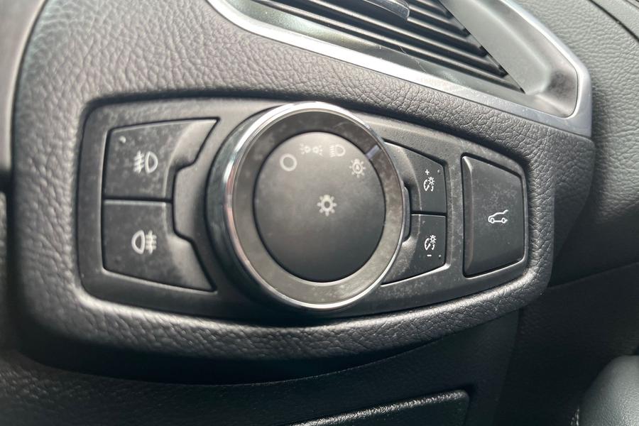 Ford S-MAX Photo autoimg-7ae8e4a7415a41ed4bc7e4859cf42e784f9172c4.jpg