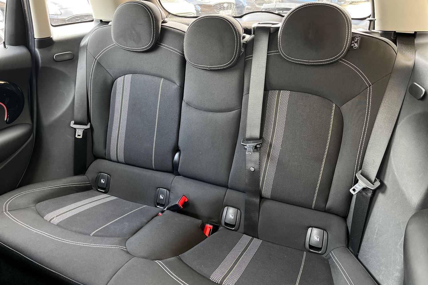 MINI HATCHBACK Photo 19