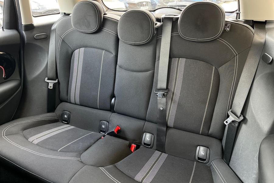 MINI HATCHBACK Photo autoimg-7aea36a21d211f1a2563a78f26285a40ed2c5b32.jpg