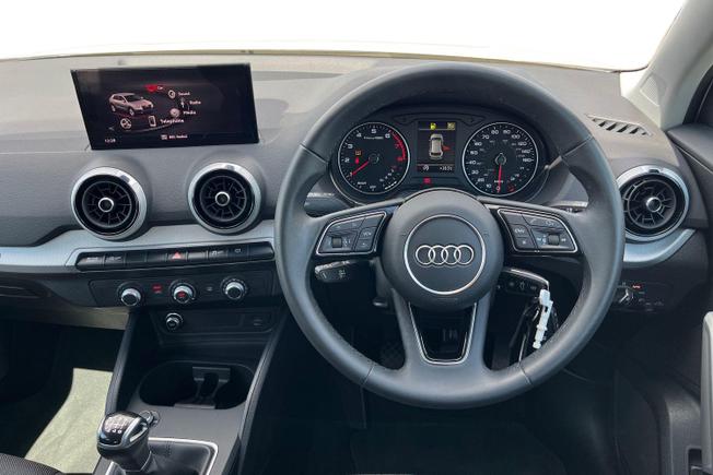 Audi Q2 Photo 11