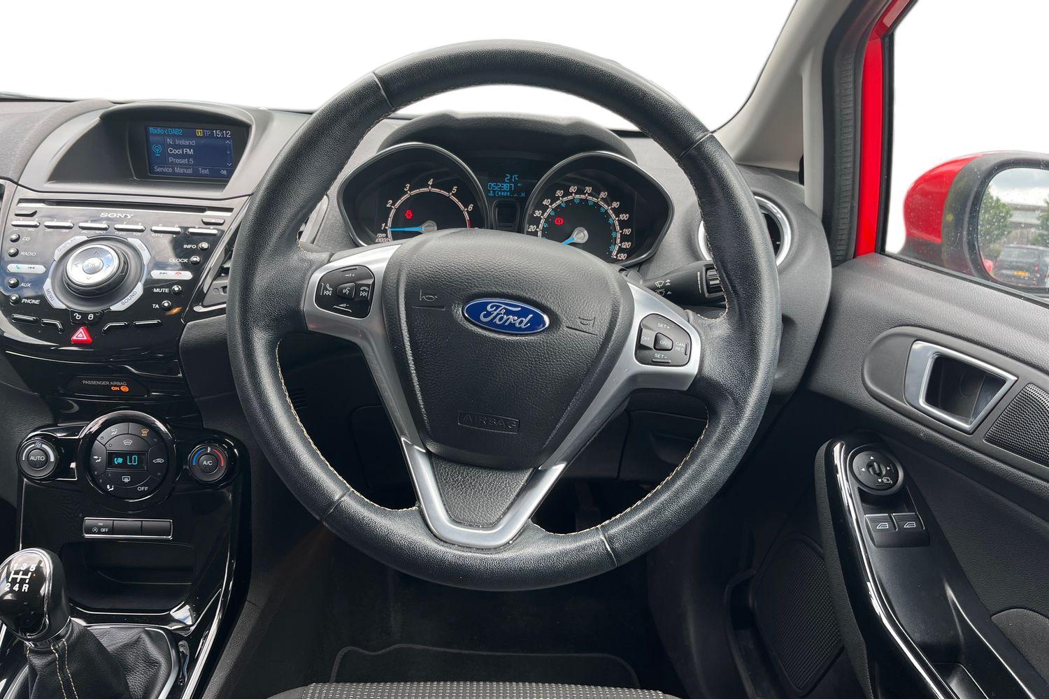 Ford FIESTA Photo 10