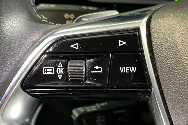 AUDI e-tron Photo 16
