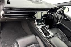 AUDI Q8 Photo 2