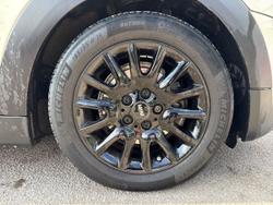 MINI Hatch Photo 5